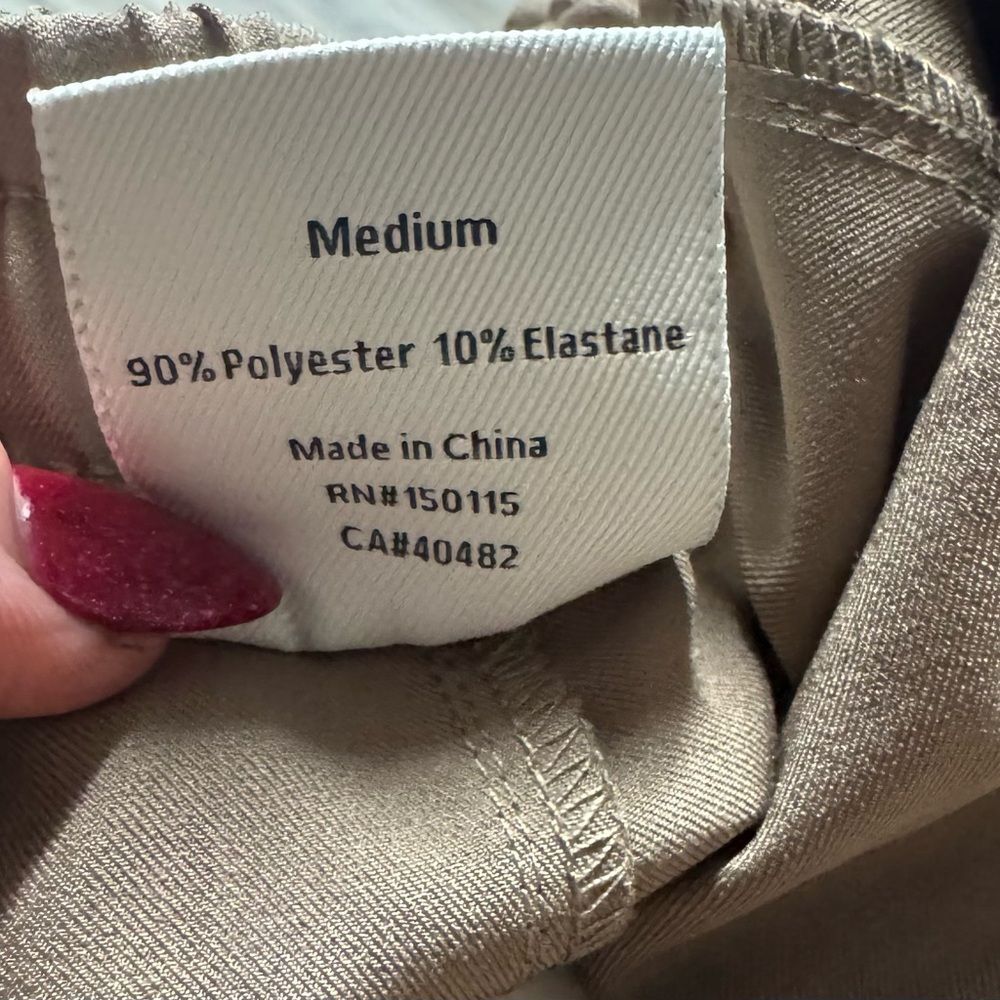 Women's Varley Everyly Turnup Taper Taupe Stone stretch twill Pants sz medium - Picture 9 of 10